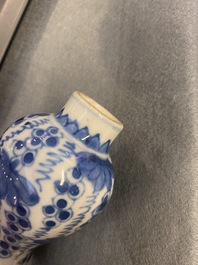 Dix vases en porcelaine en bleu et blanc, famille rose et de style Imari, la plupart Chine, Kangxi et apr&egrave;s